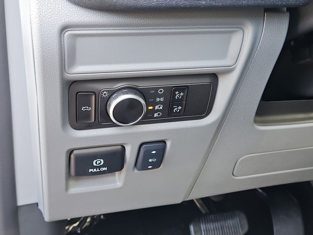2025 Ford F-150 Lightning Flash - Photo 8