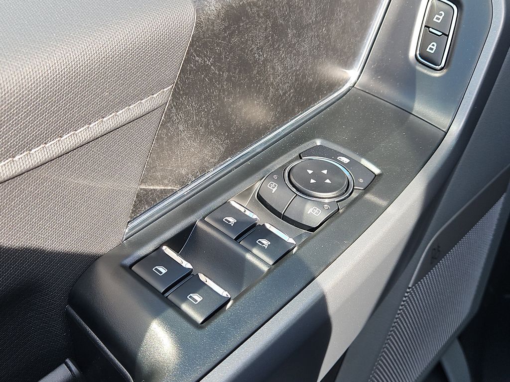 2025 Ford F-150 Lightning Flash - Photo 17