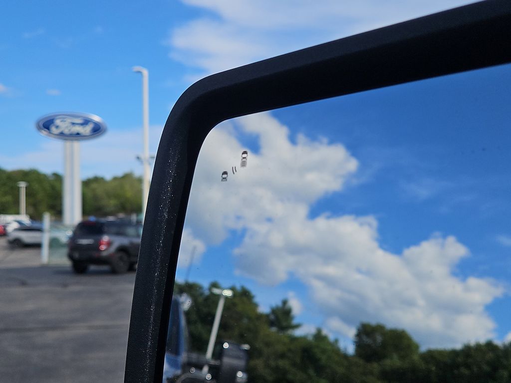 2025 Ford F-150 Lightning Flash - Photo 14