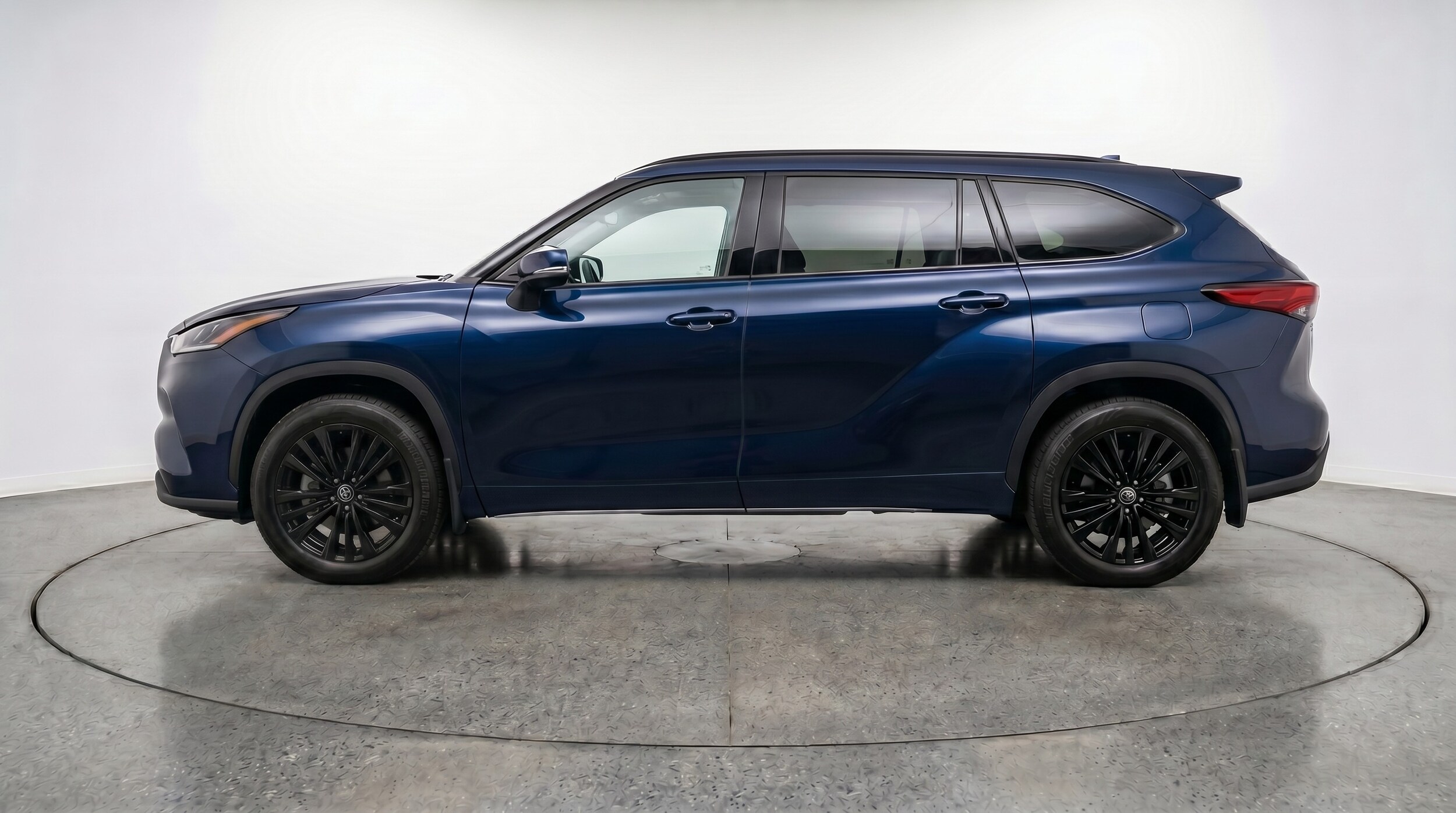 Thumbnail: 2025 Toyota Highlander - 4