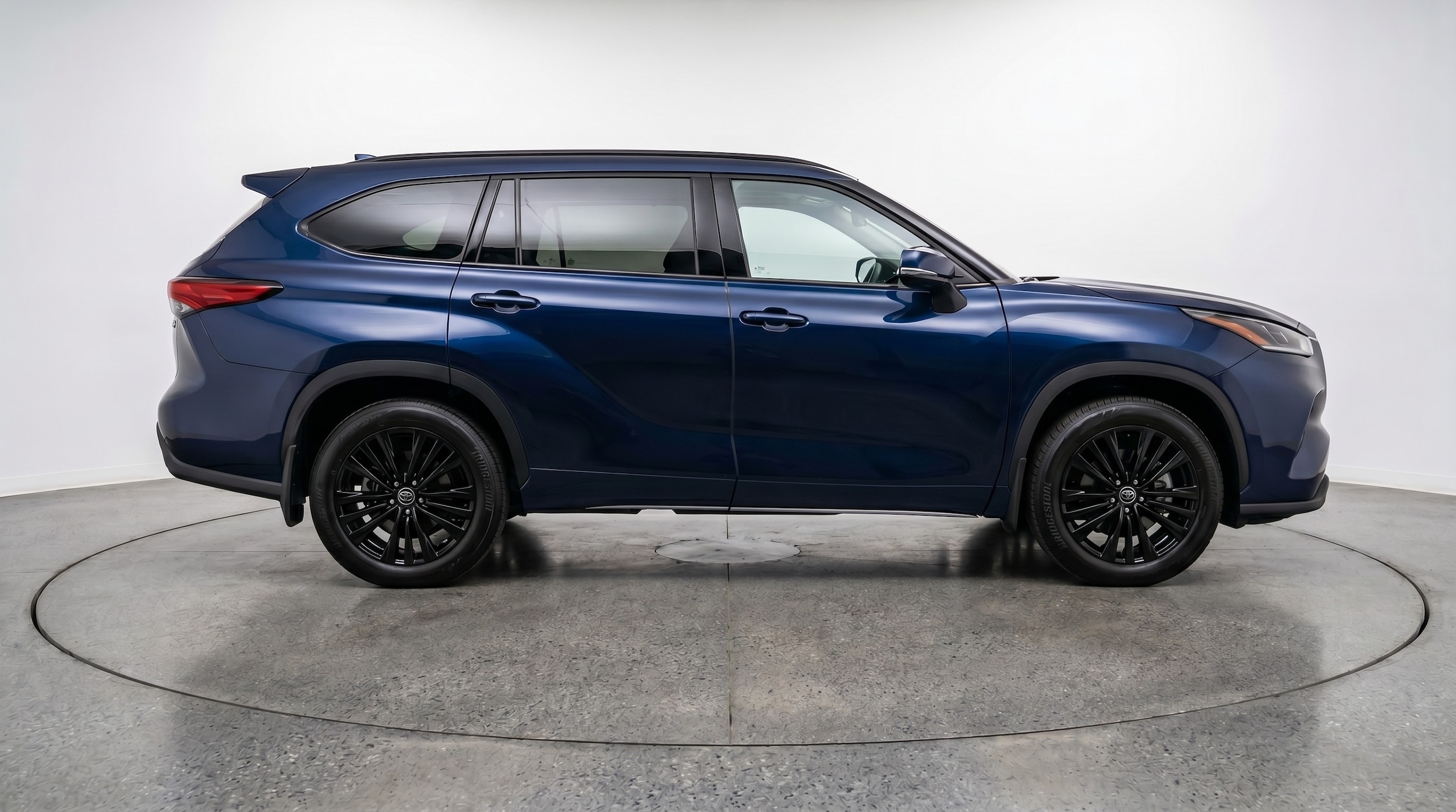 Thumbnail: 2025 Toyota Highlander - 8