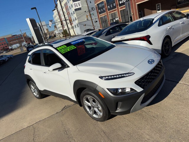 2023 Hyundai Kona SEL photo 2