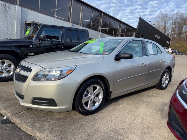 2013 Chevrolet Malibu LS photo 4