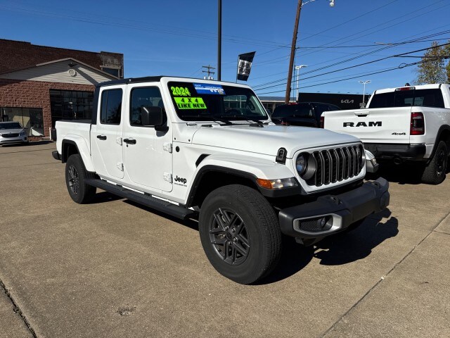 2024 Jeep Gladiator Sport photo 2