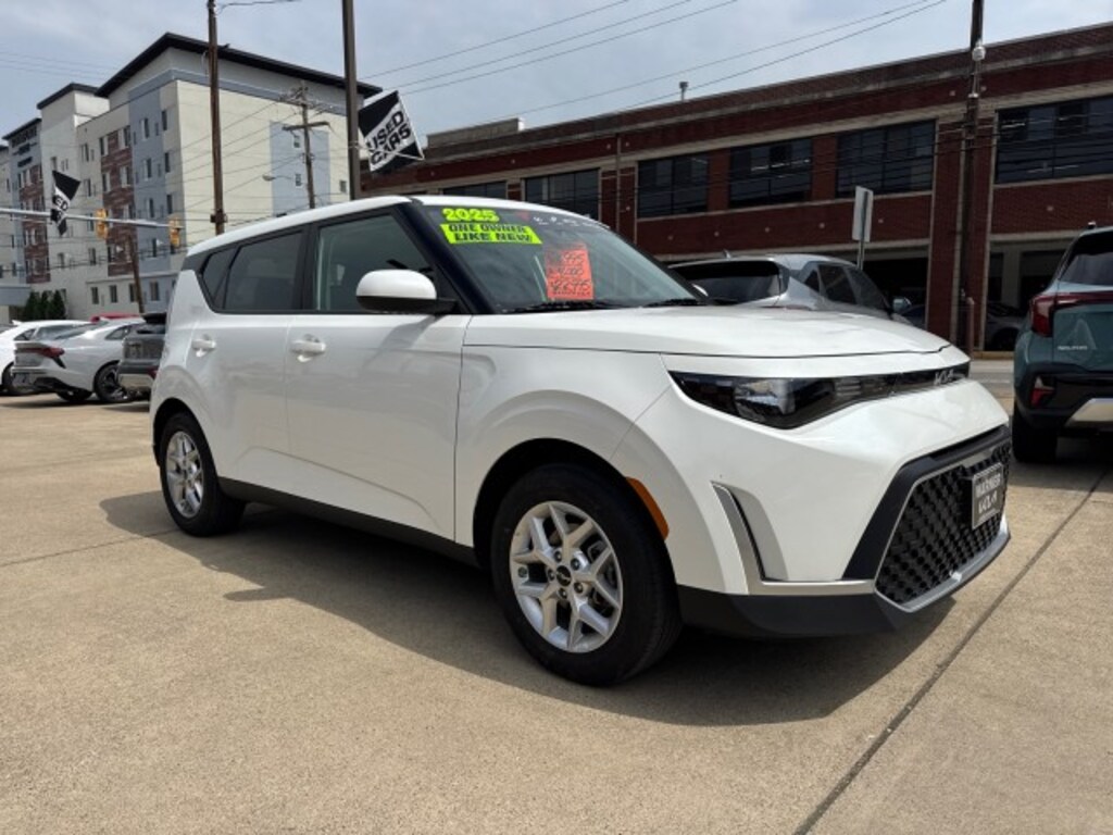 Used 2025 Kia Soul LX Hatchback