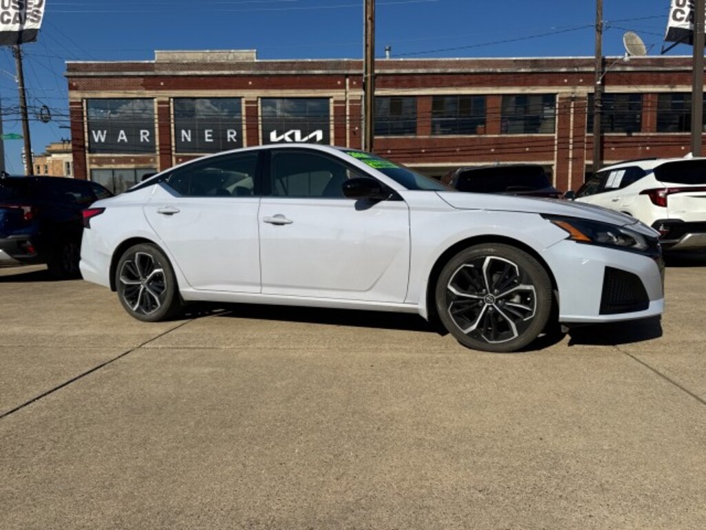 Used 2024 Nissan Altima 2.5 SR Sedan