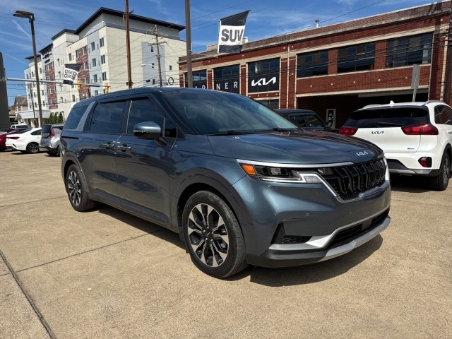 2024 Kia Carnival EX's photo