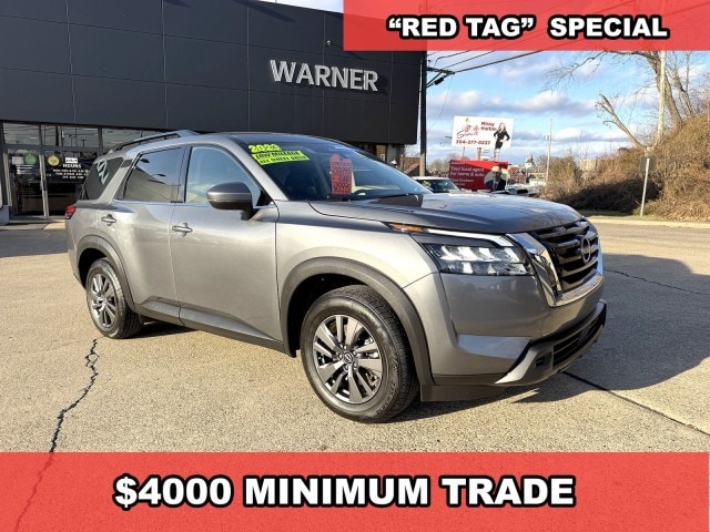 2023 Nissan Pathfinder SV's photo