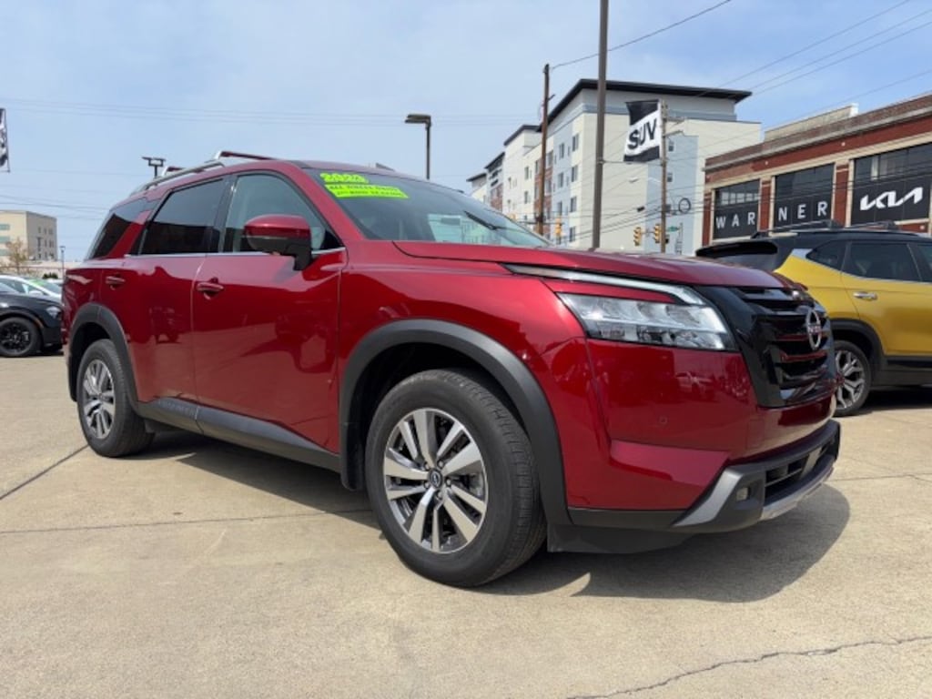 Used 2023 Nissan Pathfinder SL SUV
