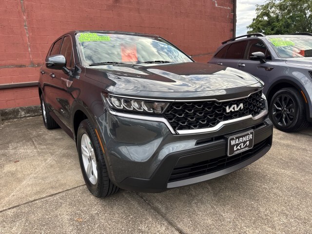2022 Kia Sorento LX photo 3