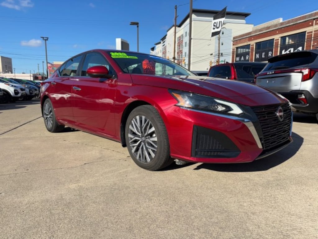 Used 2023 Nissan Altima 2.5 SV Sedan