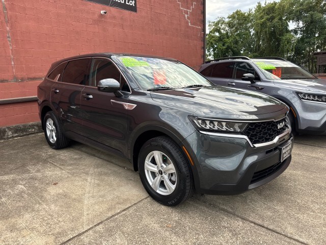 2022 Kia Sorento LX photo 2