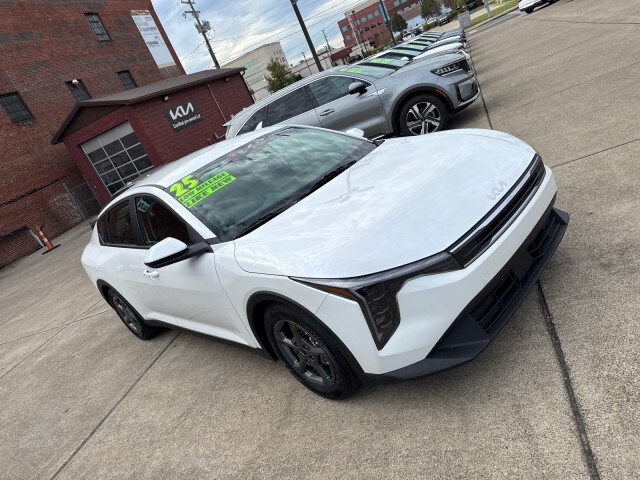 2025 Kia K4 LXS photo 4
