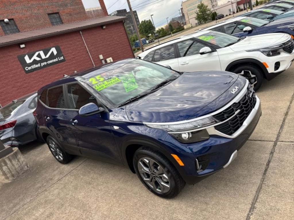 Certified 2025 Kia Seltos LX SUV