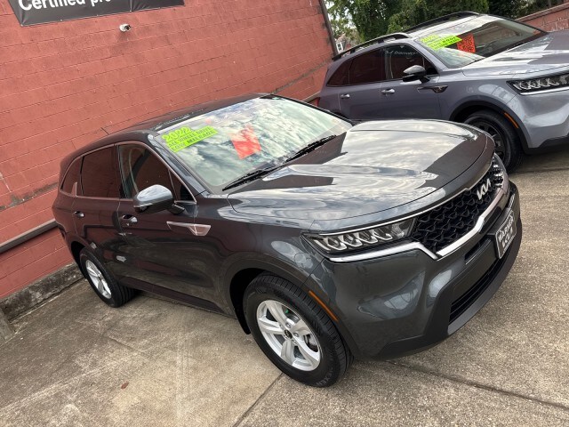 2022 Kia Sorento LX photo 4