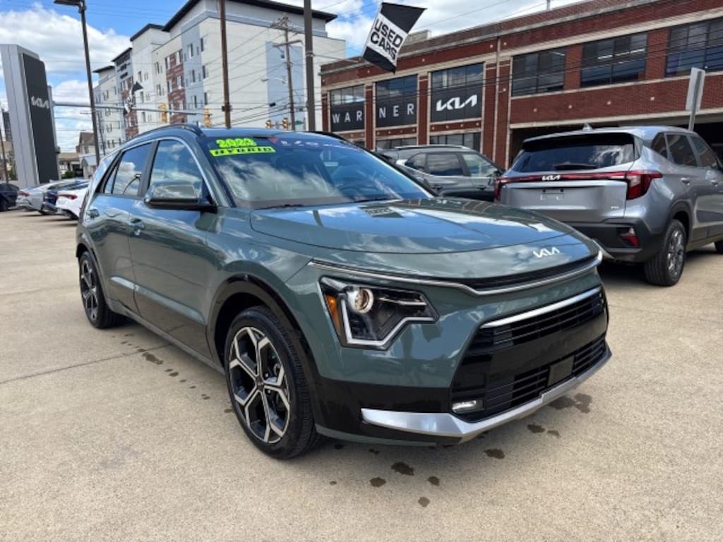 Used 2023 Kia Niro EX Touring SUV