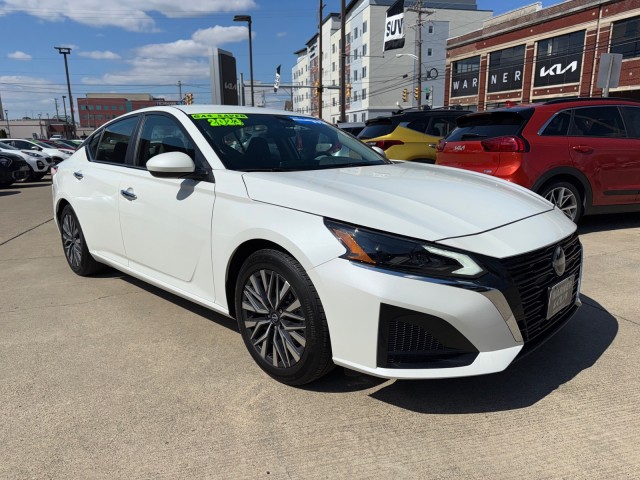 Used 2023 Nissan Altima SV with VIN 1N4BL4DV8PN422968 for sale in Parkersburg, WV