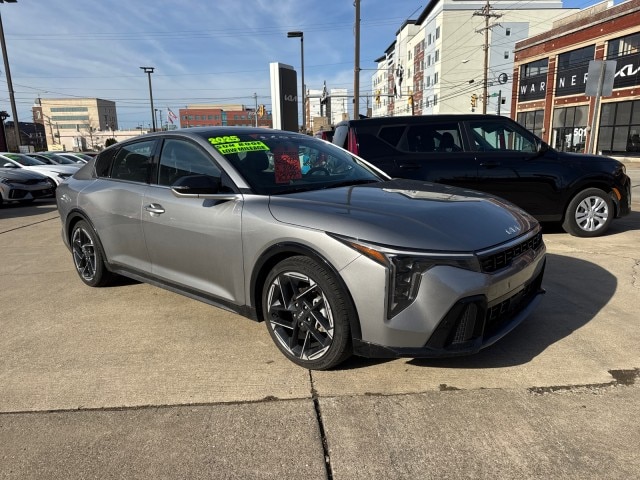 2025 Kia K4 GT-Line's photo