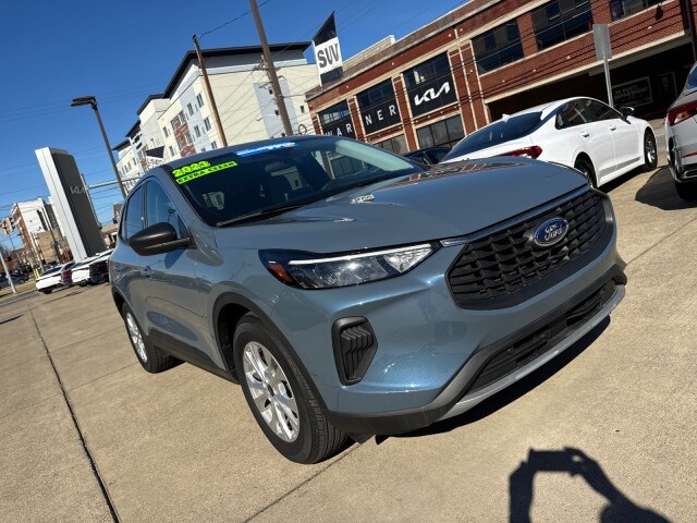 2023 Ford Escape Active photo 2
