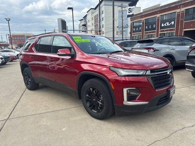 Used 2022 Chevrolet Traverse 1LT with VIN 1GNEVGKW0NJ169879 for sale in Parkersburg, WV