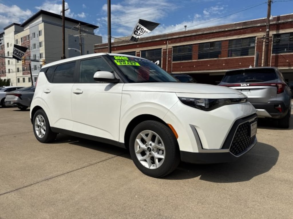 Used 2025 Kia Soul LX Hatchback