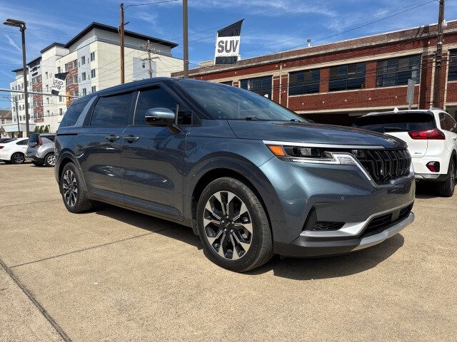 2024 Kia Carnival EX photo 3