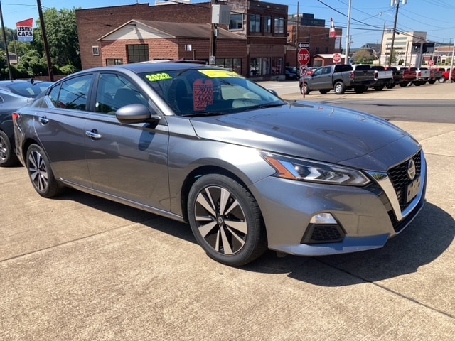 Used 2022 Nissan Altima SV with VIN 1N4BL4DV0NN403649 for sale in Parkersburg, WV