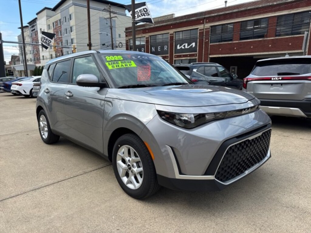 Used 2025 Kia Soul LX Hatchback