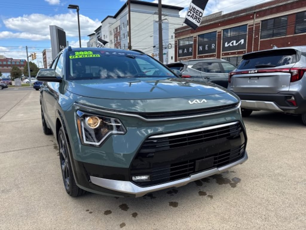Used 2023 Kia Niro EX Touring SUV