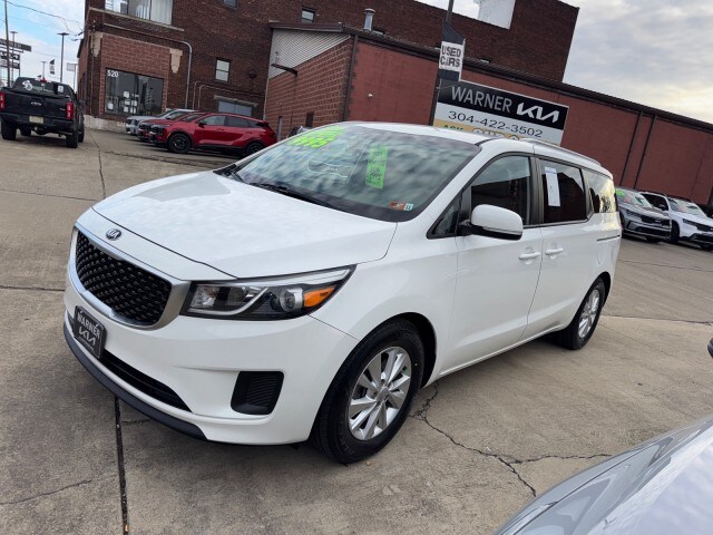 2016 Kia Sedona LX photo 2