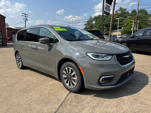 Used 2022 Chrysler Pacifica Hybrid Touring L with VIN 2C4RC1L76NR105636 for sale in Parkersburg, WV