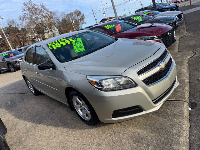 2013 Chevrolet Malibu LS photo 3