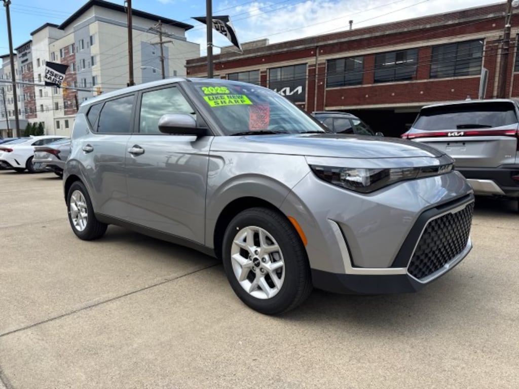 Used 2025 Kia Soul LX Hatchback