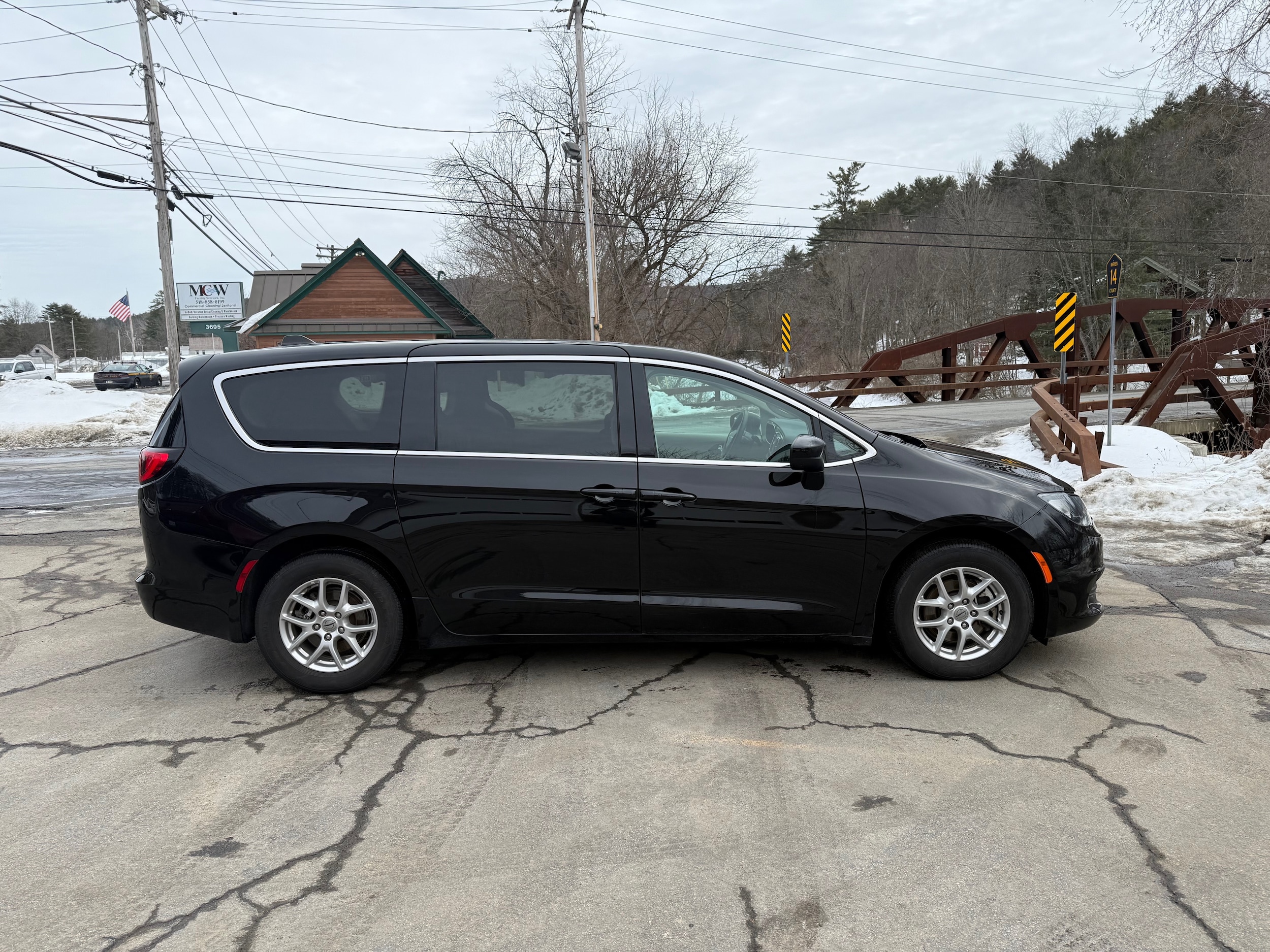 2024 Chrysler Voyager LX