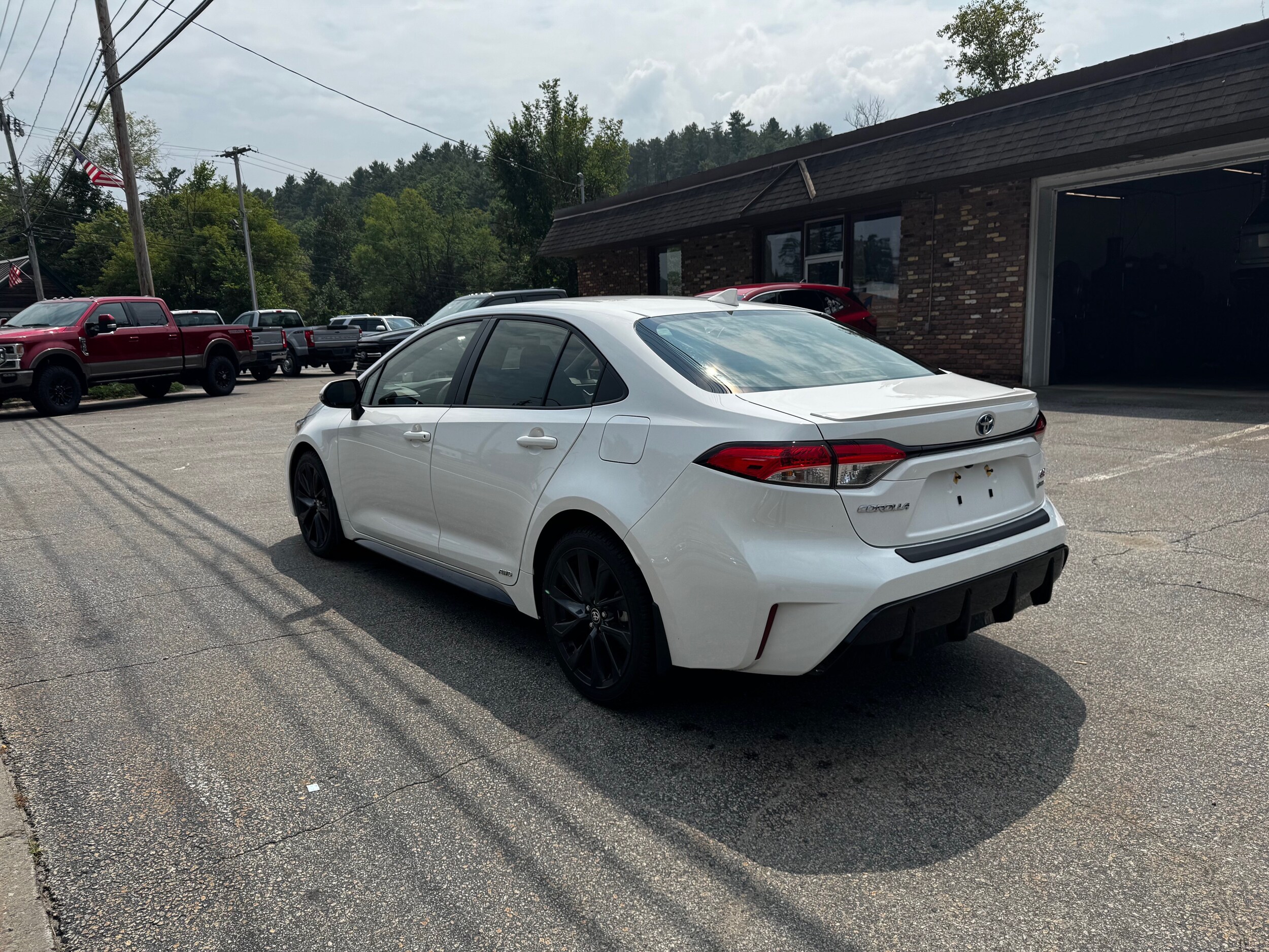 2025 Toyota Corolla Hybrid photo 2
