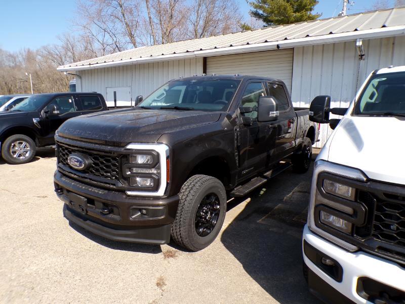 2024 Ford F-350 XLT photo 2