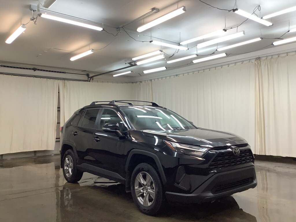 2023 Toyota RAV4 XLE photo 3