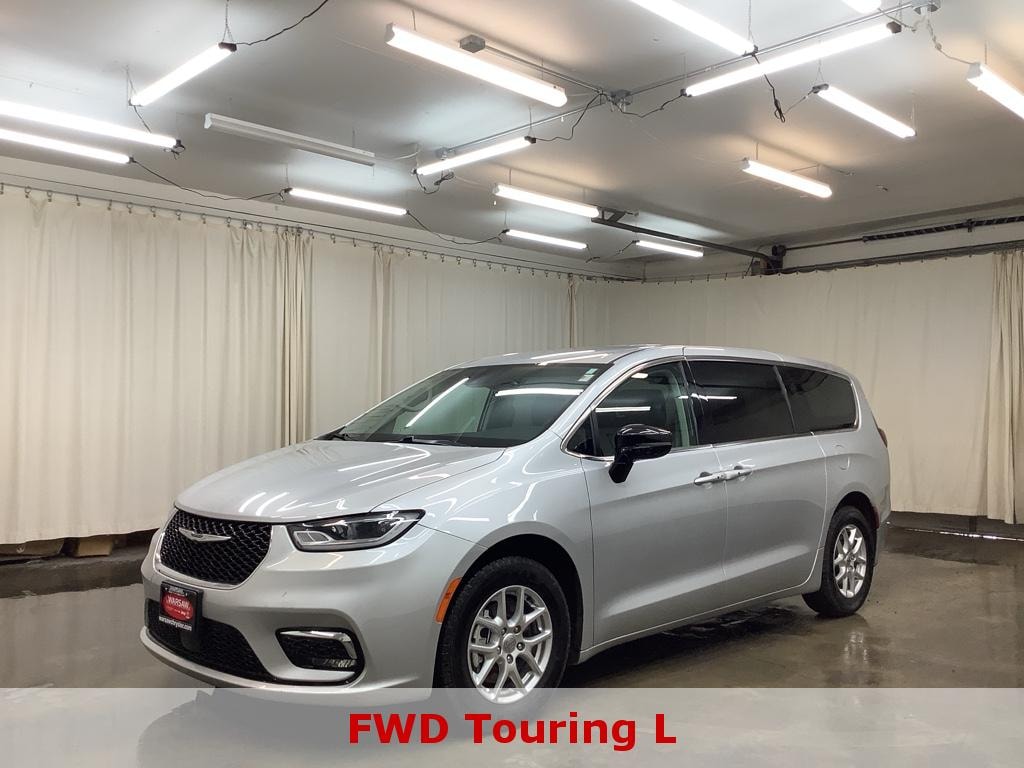 Used 2024 Chrysler Pacifica Touring L