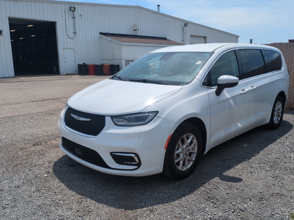 2023 Chrysler Pacifica's photo