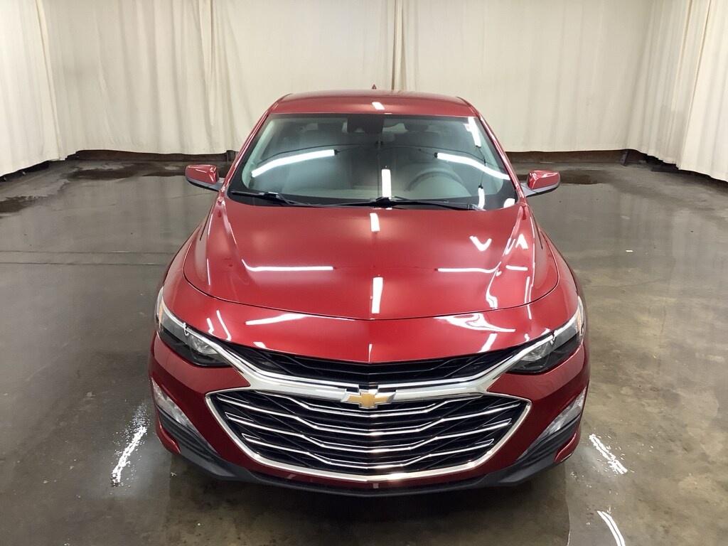 2025 Chevrolet Malibu 1LT photo 2