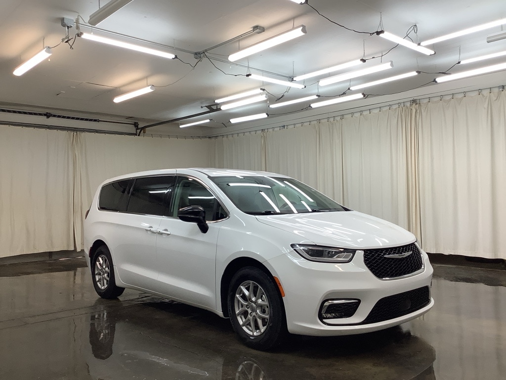 Used 2024 Chrysler Pacifica Touring L