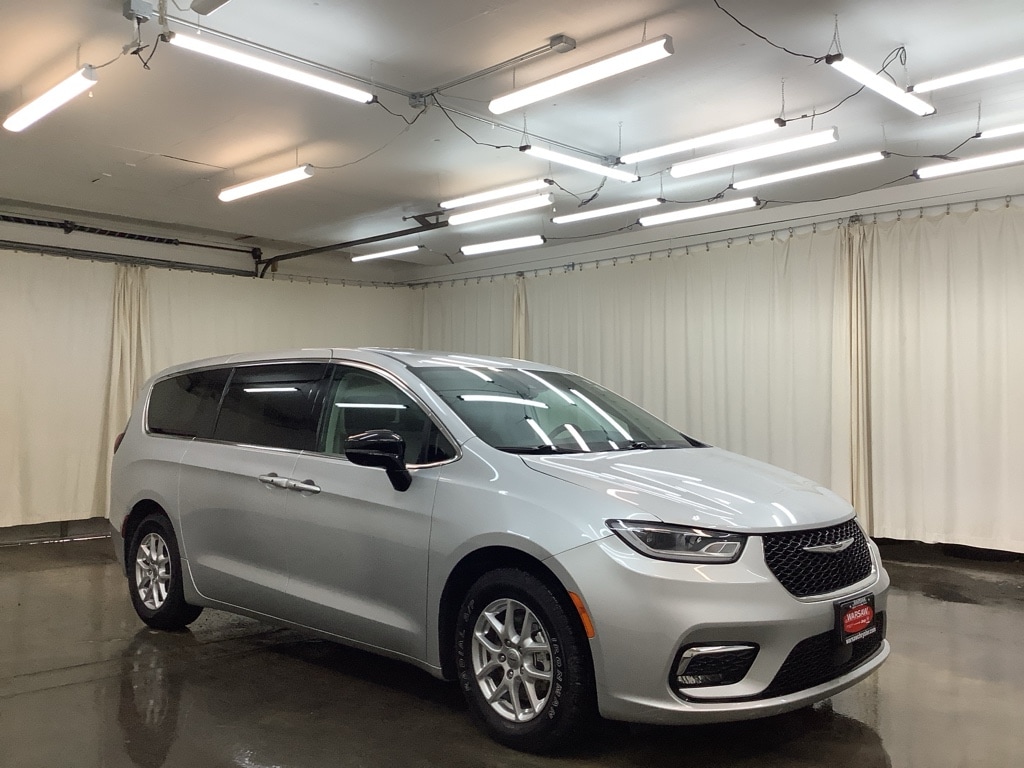 Used 2024 Chrysler Pacifica Touring L