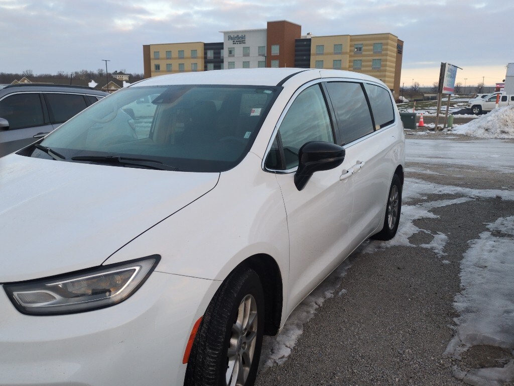 Used 2024 Chrysler Pacifica Touring L