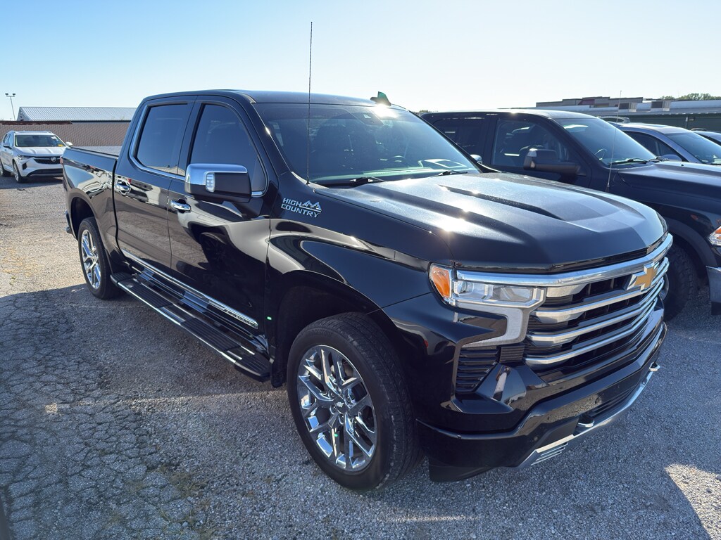 2023 Chevrolet Silverado 1500 High Country photo 3