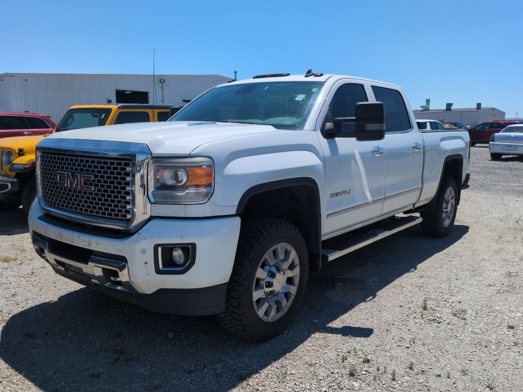 2015 GMC Sierra 4WD Crew Cab Short Box's photo