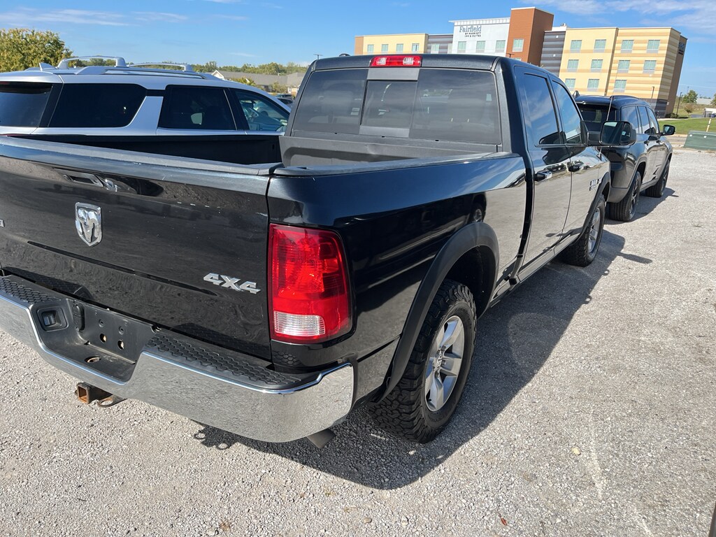 2018 Ram 1500 SLT photo 3