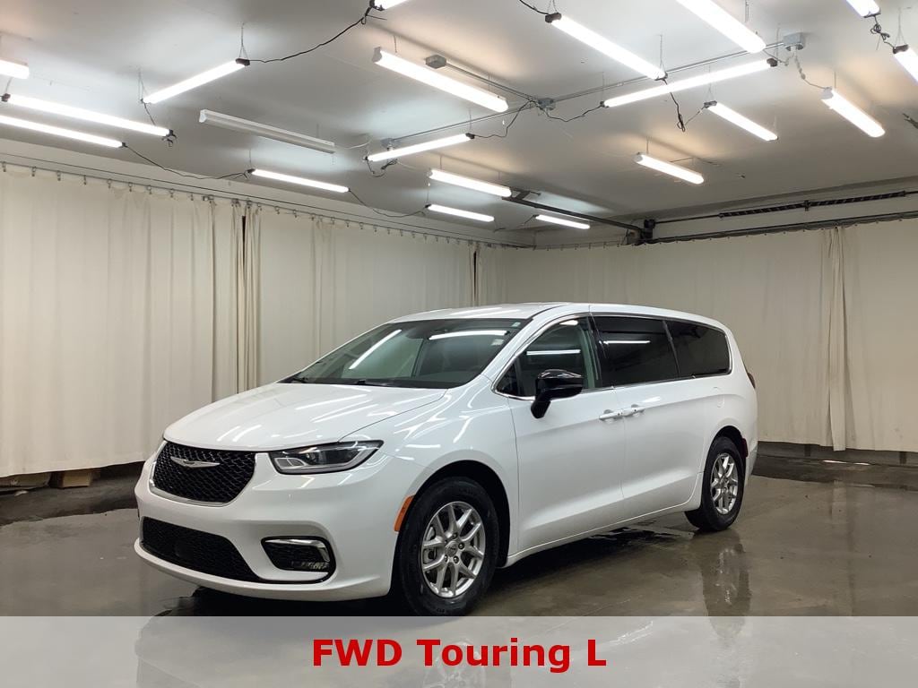 Used 2024 Chrysler Pacifica Touring L