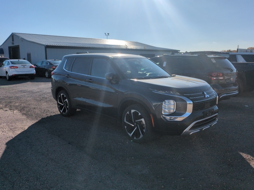 Used 2024 Mitsubishi Outlander SE