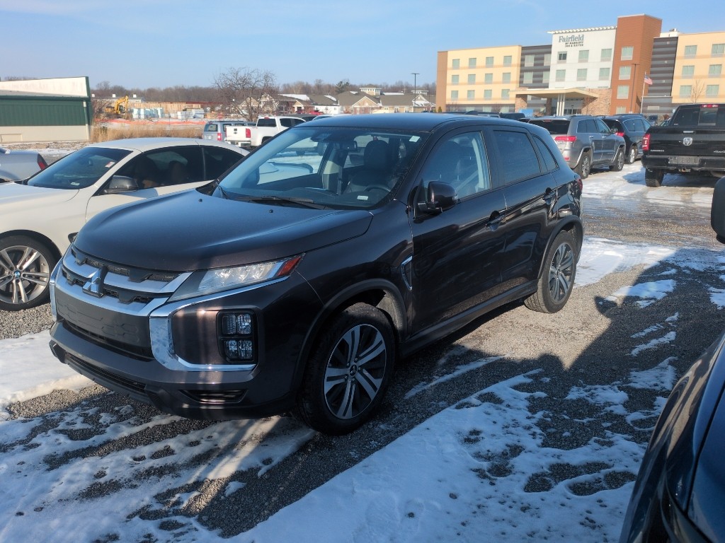 2024 Mitsubishi Outlander SE's photo