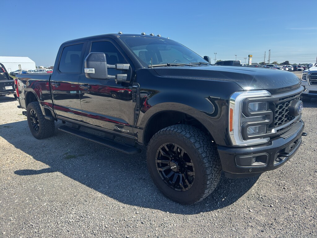 2023 Ford F-250 Lariat photo 2